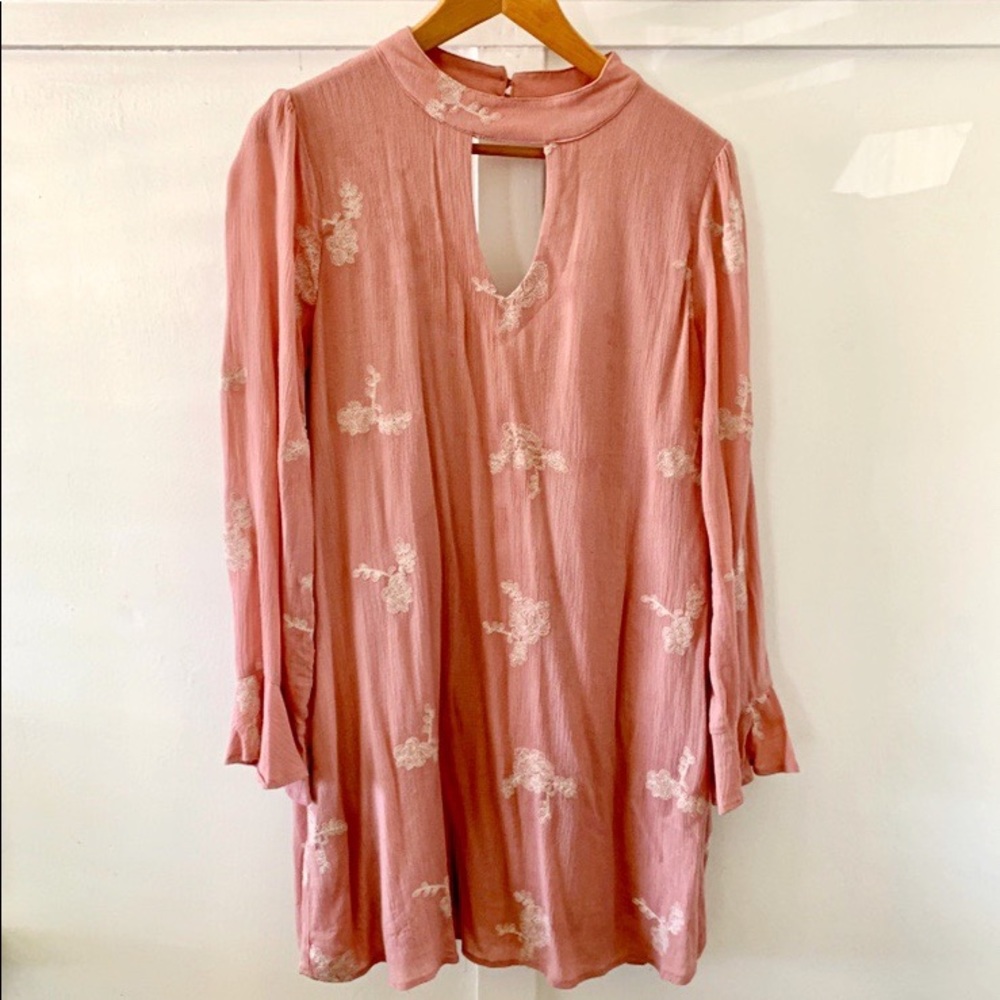 Floral embroidered, pink shift dress!